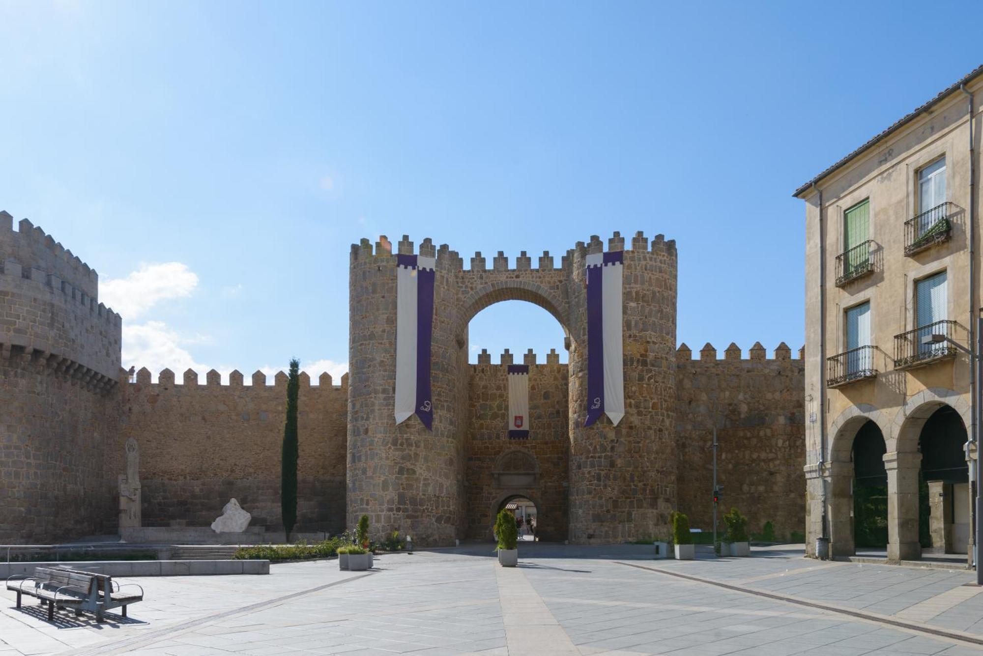 Balcony View To Avila'S Alcazar Exterior photo