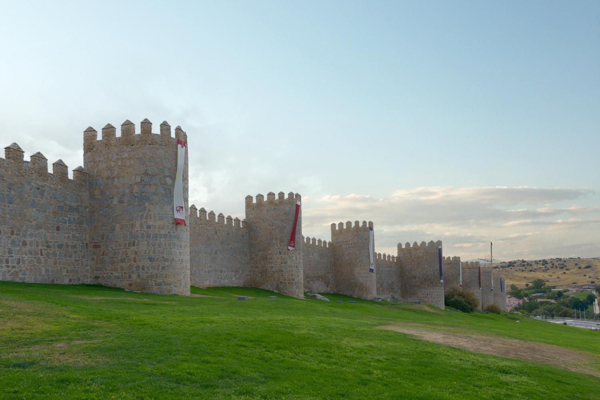 Balcony View To Avila'S Alcazar Exterior photo
