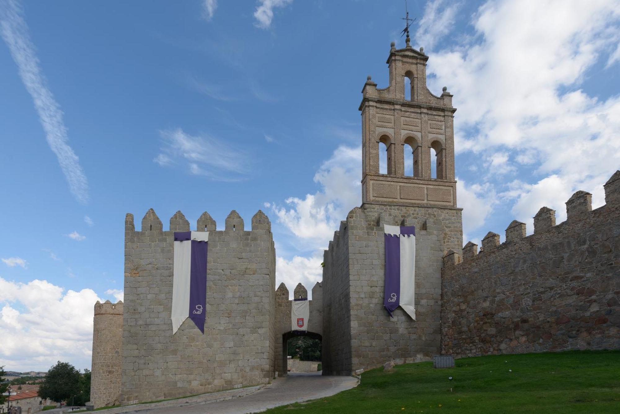 Balcony View To Avila'S Alcazar Exterior photo